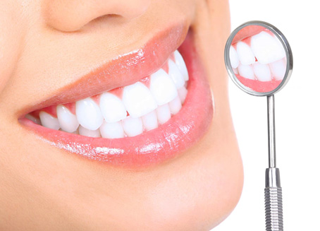 Как сохранить зубы белоснежными