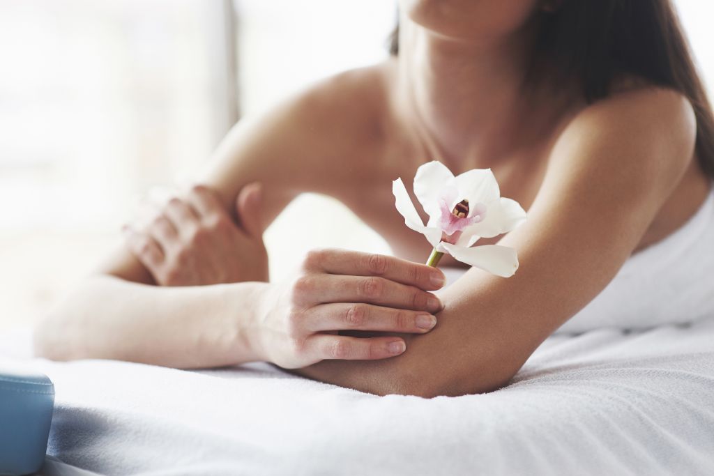 beautiful-body-woman-with-white-flower-orchid-and-body-care.jpg
